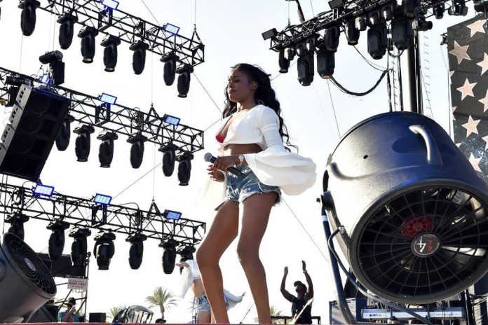 Azealia Banks Threatens To Burn Lana