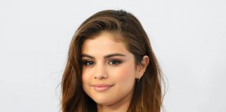 Selena Gomez Hospitalized After Having “Mental Breakdown” Selena Gomez