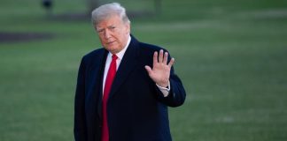 Dumb AF: Donald Trump Calls Apple’s Gay CEO ‘Tim Apple’ Donald Trump Tries (1)