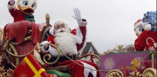 Santa Claus Almost Fell To His Steep Death at Disneyland Parade Santa Claus Almost Fell