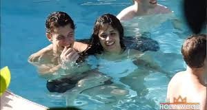 Camila Cabello, Shawn Mendes Spotted Kissing In Miami Camila Cabello And Shawn Mendes