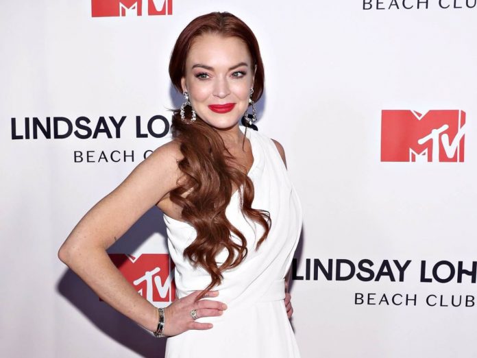 Lindsay Lohan Lets Her