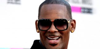 R. Kelly Ran Away From His Lawyer Before Court! R Kelly Ran Away From