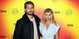 Sofia Richie Vacationing with Kardashians! Weird Flex or Nah? Sofia Richie Vacationing with Kardashians