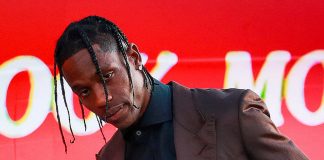 Travis Scott Broke His Knee While Preforming! Travis Scott