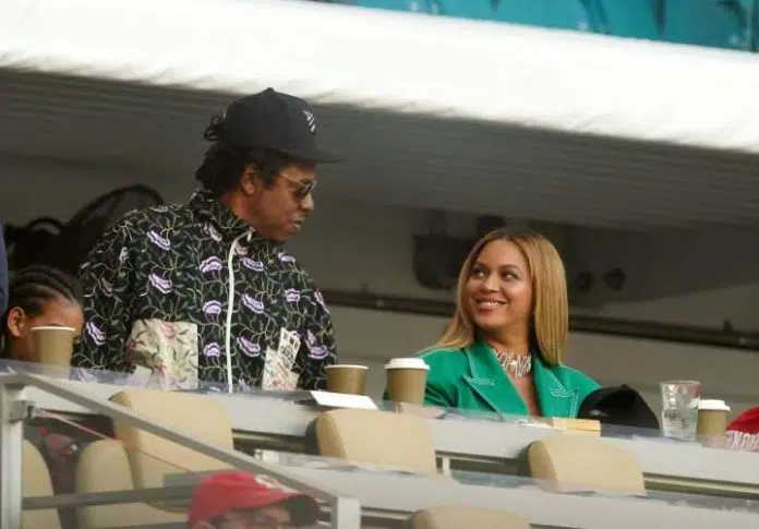 Beyoncé and Jay-Z Sit