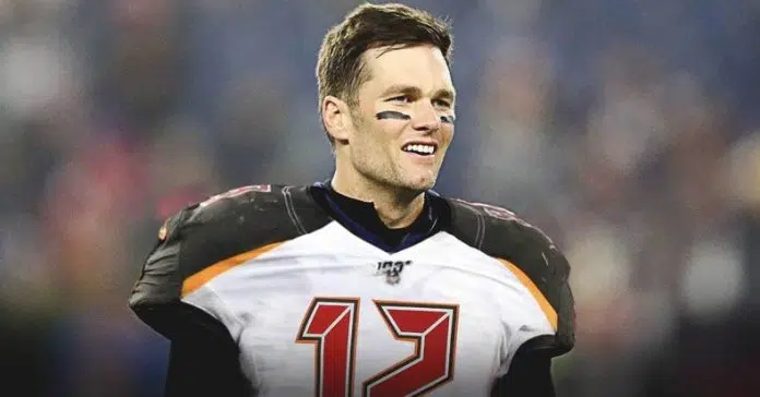 QB Tom Brady Expected to Sign with Buccaneers