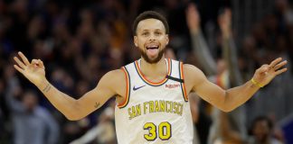 Stephen Curry Makes His Return To The Court Stephen Curry Makes His Return To The Court