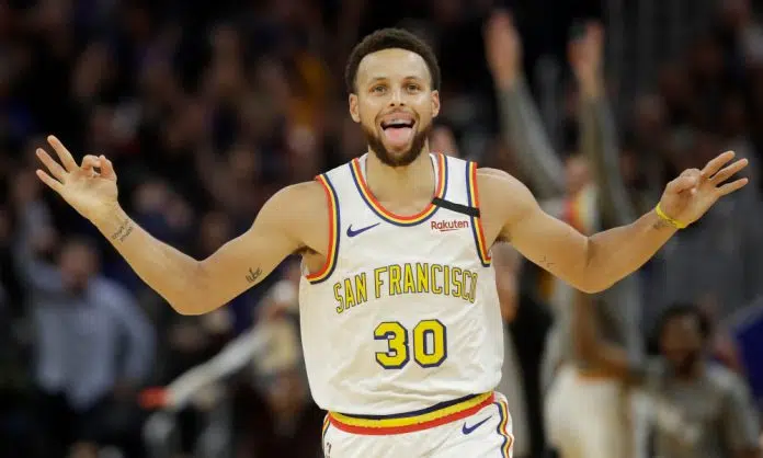Stephen Curry Makes His Return To The Court