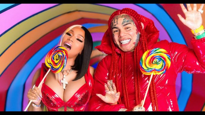 Naked Nicki Minaj