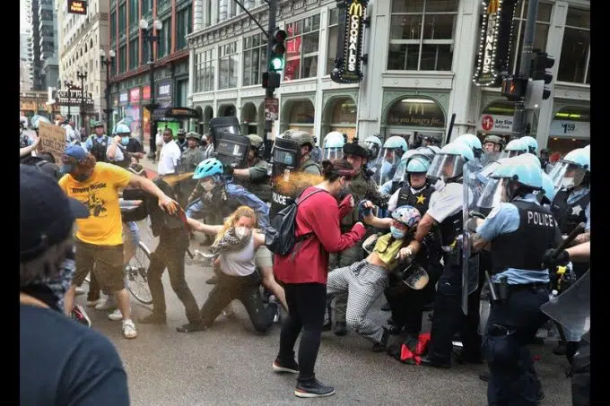 Peaceful Chicago Protests Turn Violent Quickly