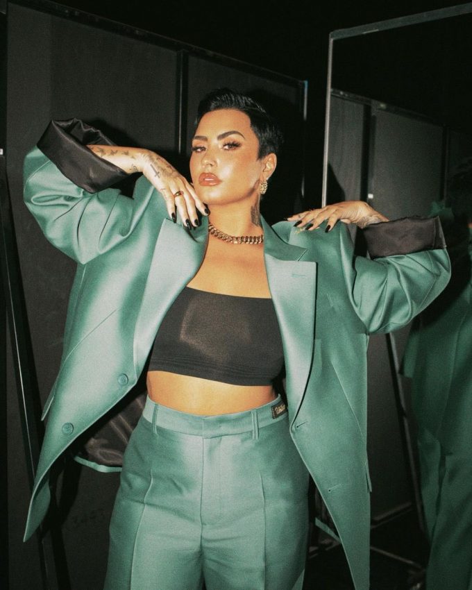 Demi Lovato Identifies as Non-Binary; They/Them