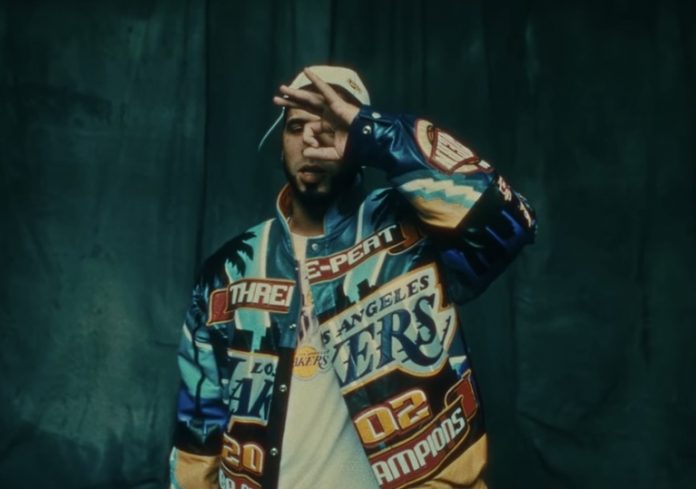 Anuel AA Pays Tribute