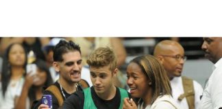 A Beliber Tries To Take A Selfie With Justin Bieber Justin Bieber