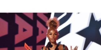 Janelle Monae Flips Off The Supreme Court R&B singer Janelle Monae, Latto Big Energy Repsonds To Supreme Court Ruling at BET Awards 2022