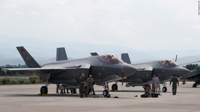 Canada agrees $14 billion deal for F-35 stealth fighter jets