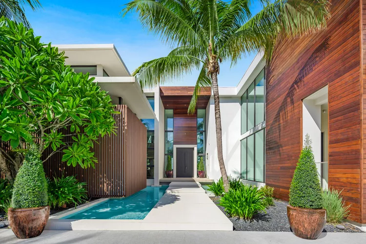 lil wayne weezy house selling rapper mansion