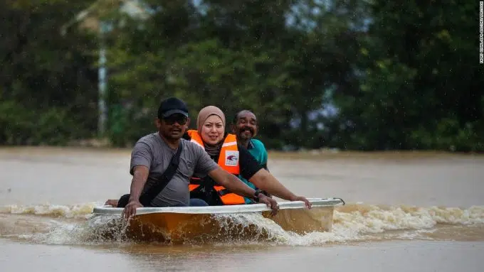 4 dead, 40,000 flee homes as floods hit Malaysia