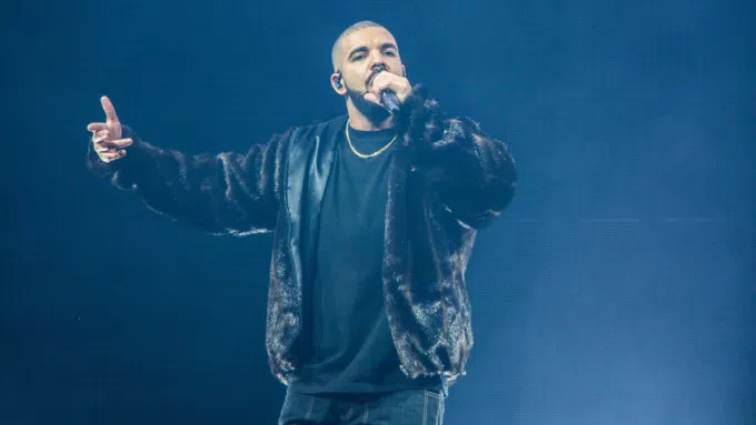 Drake Tells Rappers To Get Their Fathers Day Cards Ready For Him