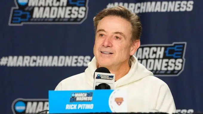 Pitino leaves Iona to become St. John’s coach