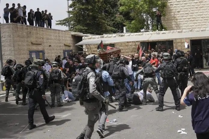 More Chaos in the World! Israeli Police Brutally Beat and Injure Muslim Demonstrators at Mosque