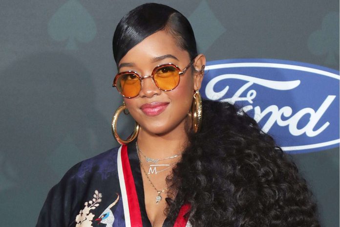 H.E.R. Meets the Golden State Warriors - Goes Total Fangirl