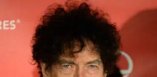 Bob Dylan Praises Modern-Day Artists Like Eminem, Metallica, and Wu-Tang Clan Bob Dylan Praises Modern-Day Artists Like Eminem, Metallica, and Wu-Tang Clan