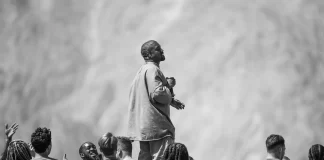 Kanye West Dresses Kids in ‘Handmaid’s Tale’-Style Robes for Sunday Service Kanye West Dresses Kids in 'Handmaid's Tale'-Style Robes for Sunday Service