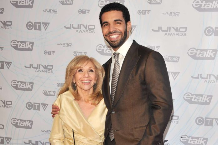 People Drake's Mom Joins Him Onstage for Heartwarming Performance of 