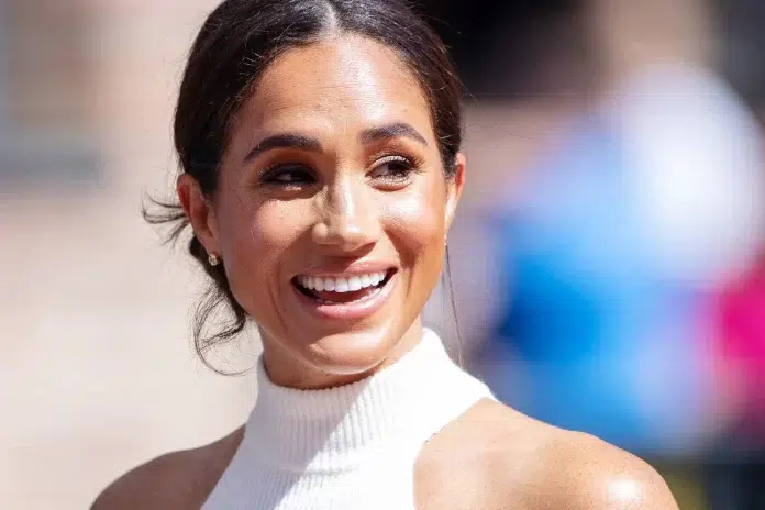 Meghan Markle dines with friends, $200k engagement ring, Meghan Markle social gathering, Missing engagement ring, Meghan Markle dinner outing, Celebrity jewelry loss, Meghan Markle friendship gathering, Expensive engagement ring whereabouts, Meghan Markle restaurant event, Lost $200k ring, Meghan Markle luxury accessory, Celebrity dining news