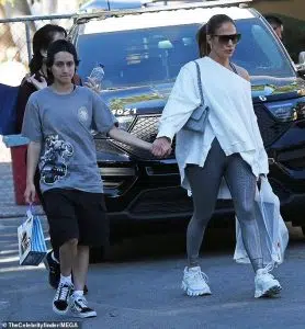 She completed the look comfortable white trainers and wore small grey bag over her shoulder
