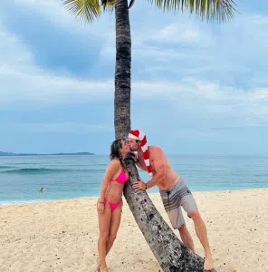 Chris Hemsworth and wife Elsa Pataky Making love in the beach