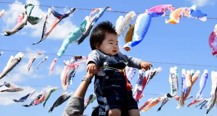 Japan birth rate record low news