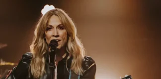 Sheryl Crow Slams Drake for AI Tupac Voice in “Taylor Made Freestyle” Sheryl Crow criticizes Drake