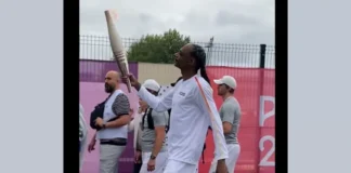 Snoop Dogg Lights Up Paris: Rap Legend Carries Olympic Torch Snoop Dogg Olympic torch Paris 2024