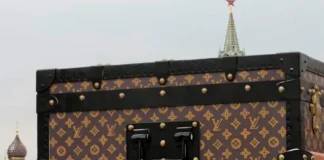 Louis Vuitton Turns NYC Building into a Giant Suitcase Louis Vuitton luggage-themed NYC building