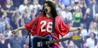 Billie Eilish Takes Concert Break to Inspire Fans to Vote Billie Eilish urges fans to vote mid-concert