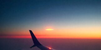 Listen to the JetBlue Pilot’s Audio Claiming a UFO Flew Right in Front of Him Coast to Coast JetBlue pilot audio UFO sighting