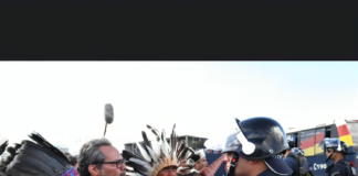 Indonesian Tribes Clash with Police Armed with Bows and Spears Indonesia tribes conflict with police