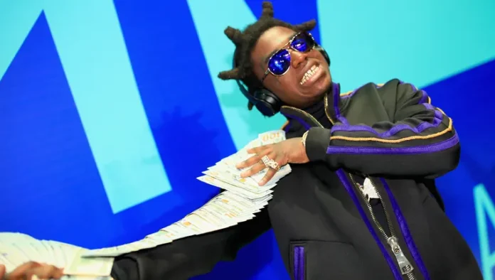 Kodak Black gave $100 to a person waiting for the bus