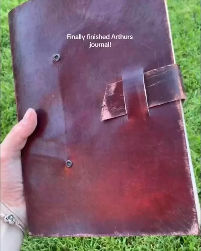 Artist recreates RDR2 journal