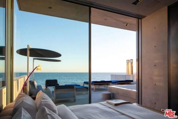 Why is Ye's Malibu mansion abandoned and for sale