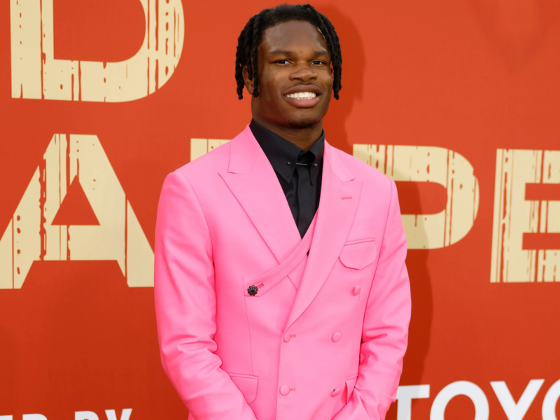 travis hunter gets rolex from fiance