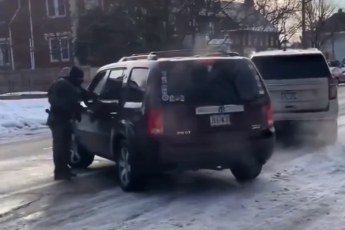 woman shot by ICE officer Minneapolis
