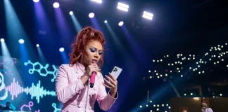 Mariah the Scientist Uses Fan’s Phone for Lyrics Mid-Concert Mariah the Scientist forgets lyrics