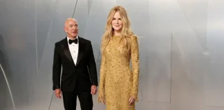 Nicole Kidman Hilariously Photobombs Jeff Bezos & Lauren Sánchez at Vanity Fair Oscar Party Nicole Kidman photobombs Vanity Fair Oscar Party