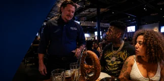 Waiter Assumes Blueface & Nevaeh Were Smoking at Restaurant Table Blueface and Nevaeh restaurant