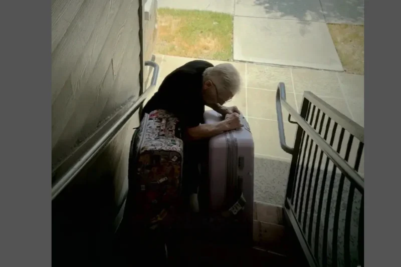 81-Year-Old Works 14-Hour Days Delivering Luggage for Wife’s Cancer Care
