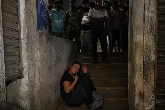 Jolly streamer sleep streets Bangladesh night men staring