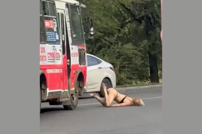 Russian woman crisis middle street incident car